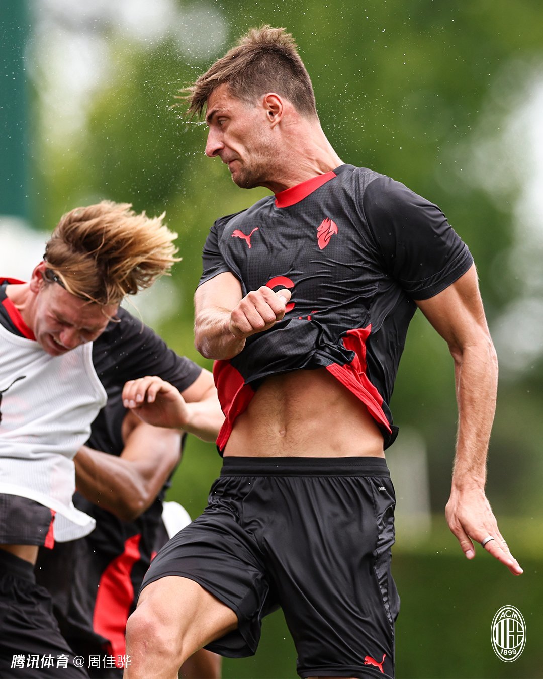 包含AC米兰发布备战花絮，今晚绝杀压哨，CBA季后赛任务艰巨，团队化学反应显著的词条-九游网页版