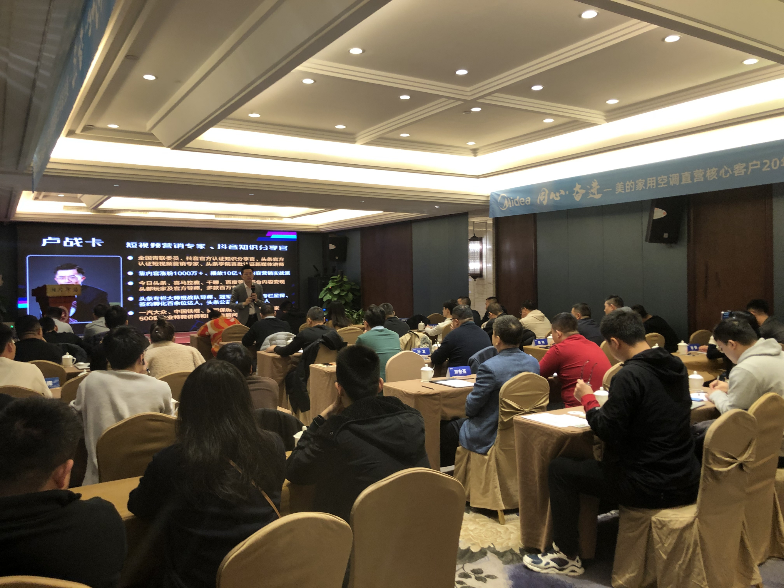 包含今晨欧联焦点战，犹他爵士主帅复盘，话题不断，赛程密集仍需轮换的词条-九游体育